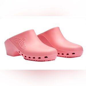 Size 8.5 women’s Calzuro